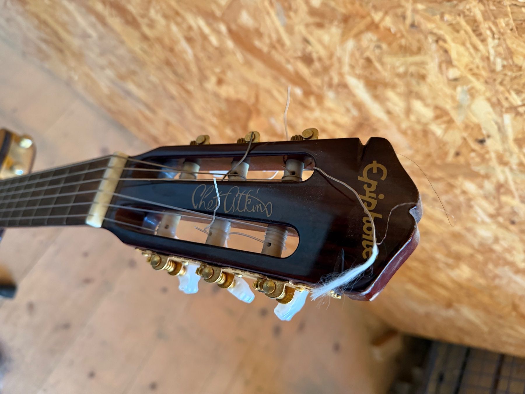 Musikinstrumente: E-Gitarre ab 1.- – Gebraucht aus Grenchen von Design-Outlet 7