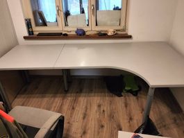 Büro Tisch und Korpus