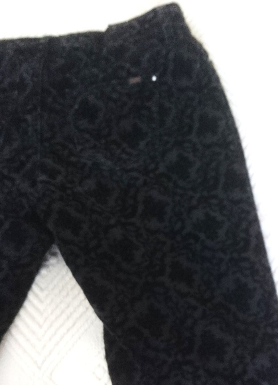 Pantaloni: Damen Hose schwarz mit Muster – Usato da Schüpfen venduto da ardiphne 1