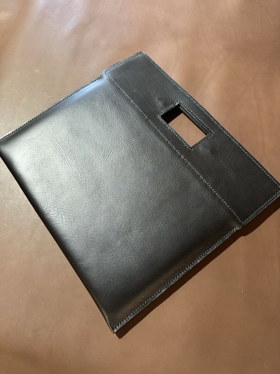 Taschen: Handgefertigte Laptophülle aus Echtleder – Neu und originalverpackt aus Mettmenstetten von vad_57p2 5