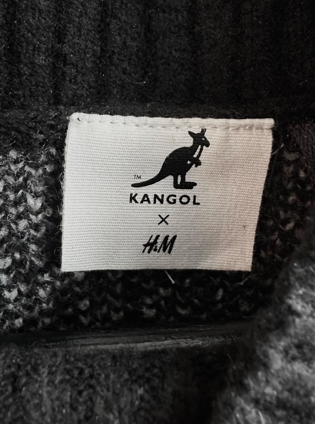 Maglioni & Felpe: Cooler schwarzer Pullover von Kangol x H&M – Usato da Bern venduto da Fraeuleinhonig 1