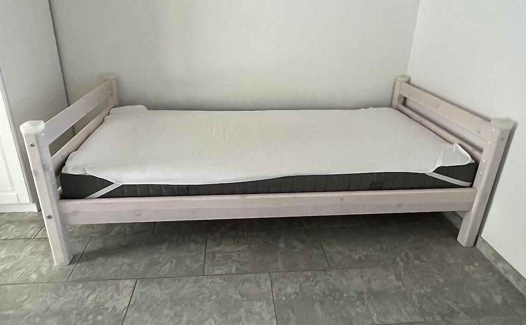 Flexa Lits: Flexa Etagenbett mit schräger Leiter – D'occasion à Aesch ZH par Mm120414 3