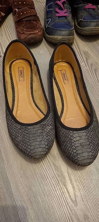 Chaussures femmes: Ballerines taille 41 neuves – D'occasion à Lausanne par yannaroundtheworld