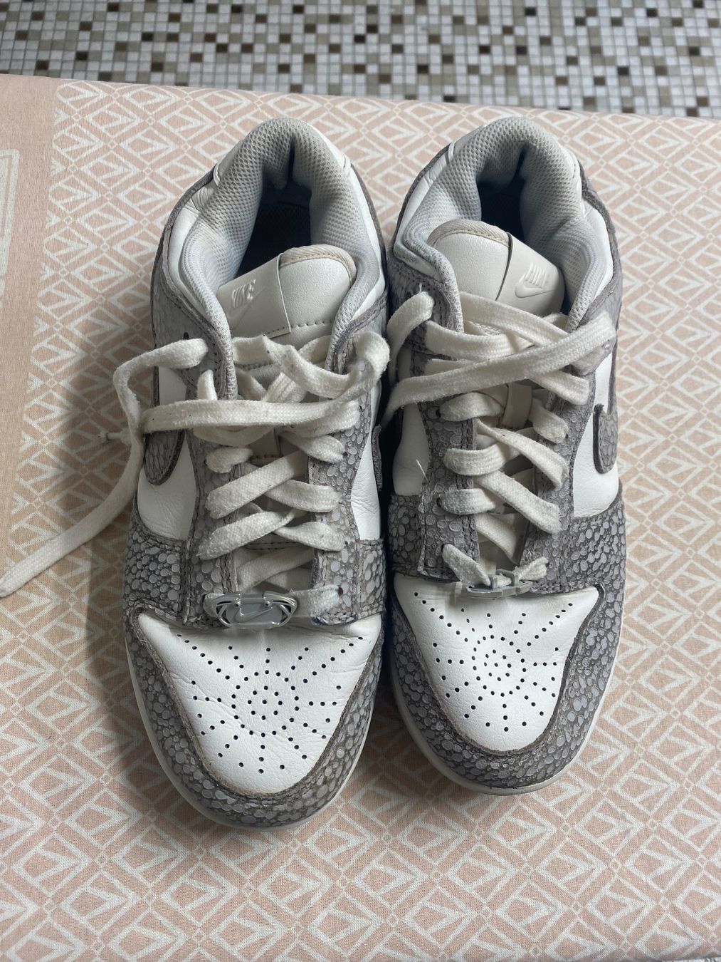 Nike Herrenschuhe: Nike Dunk Low Grey Python gr 40 – Gebraucht aus steinen von  3
