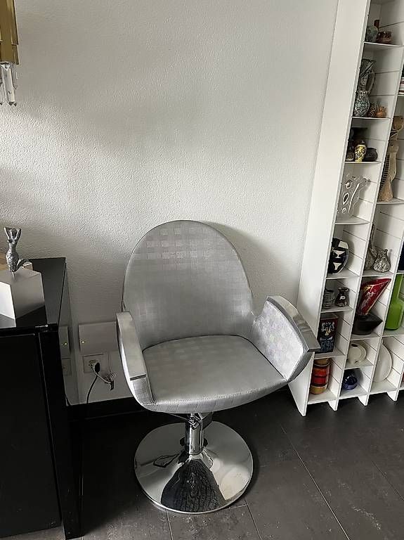 Poltrone: 2 Fauteuils de coiffeur – Usato da La tour de peilz venduto da Tecnop 3