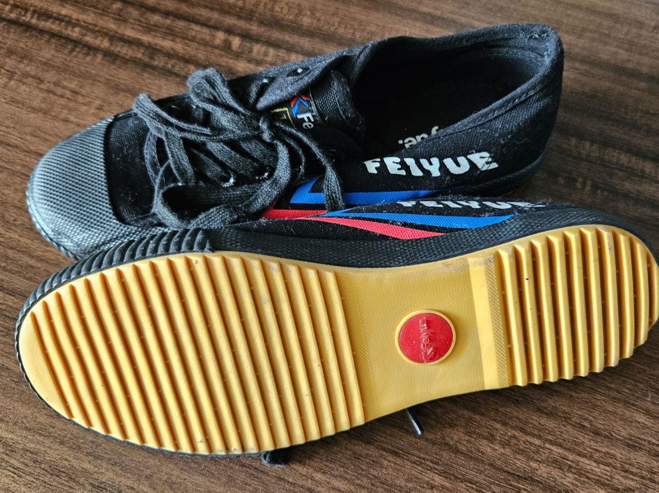 Scarpe da uomo: Feiyue Schuhe schwarz - Grösse 39 – Nuovo (secondo la descrizione) da Lengnau AG venduto da jbline 1