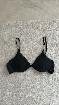 Schwarzer Bikini-Top mit goldenem Detail - Grösse M