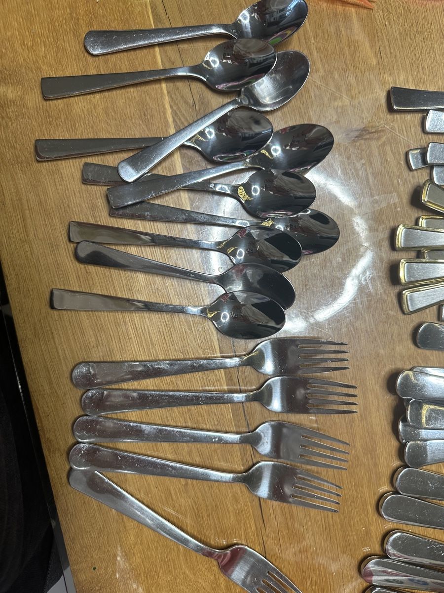 Bestecksets: Edelstahlbesteck Set Messer Gabel Löffel – Gebraucht aus Menzingen von  4