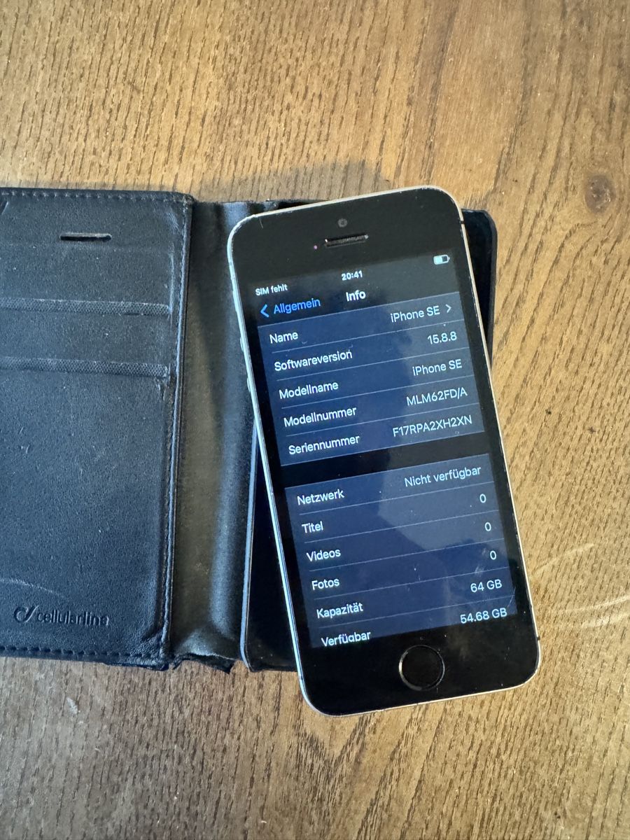 Apple Handys / Smartphones: iPhone 4s 16 & iPhone SE 64GB ! – Gebraucht aus Dietikon von Leodnd 3