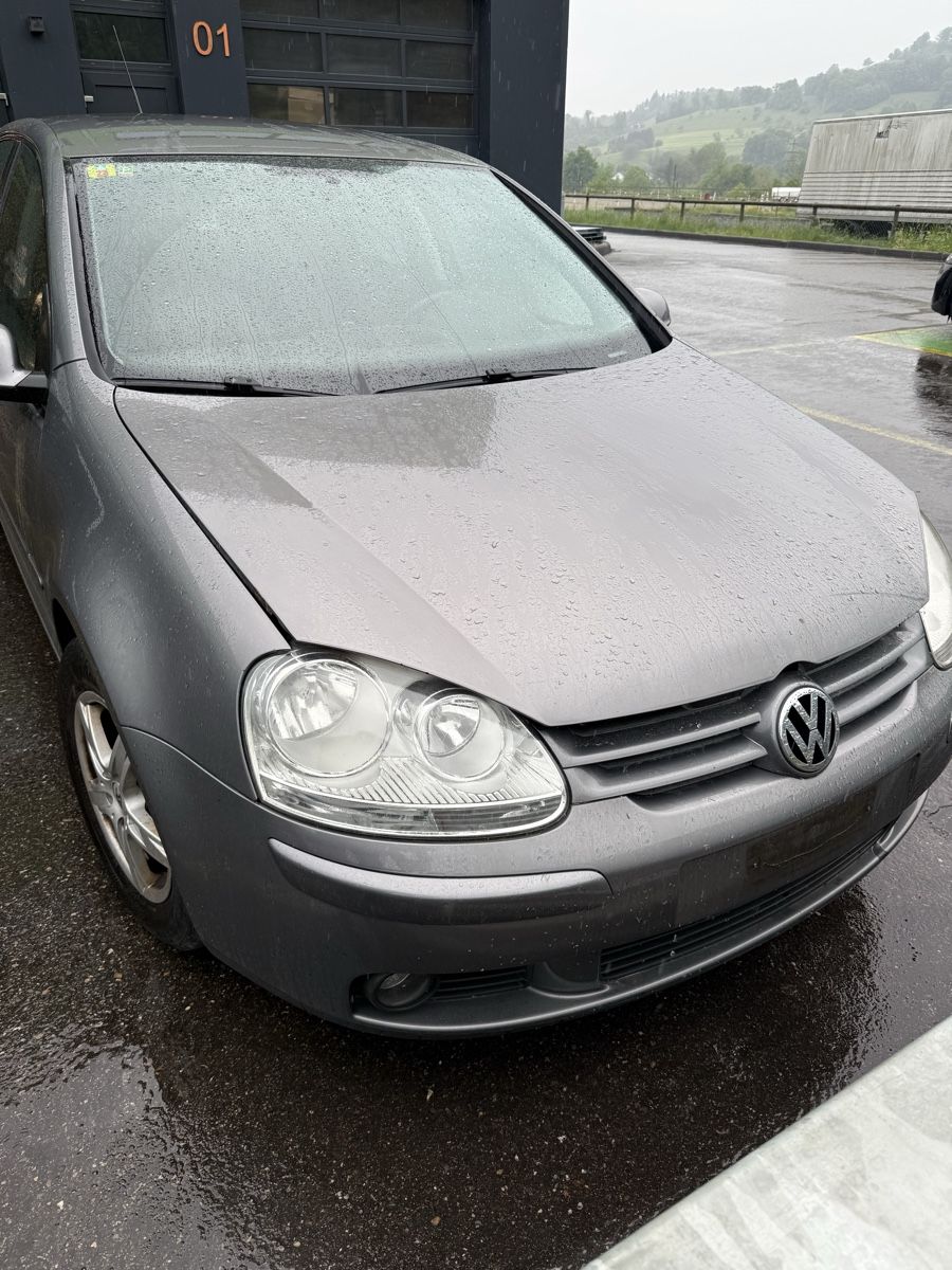 VW Automobili: VW Golf V 1.6 – Usato da Basel venduto da ome_22h5 4