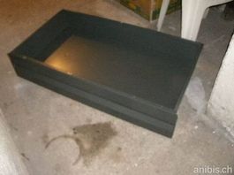 grosse graue Schubladen aus Metall mit 4 Rollen