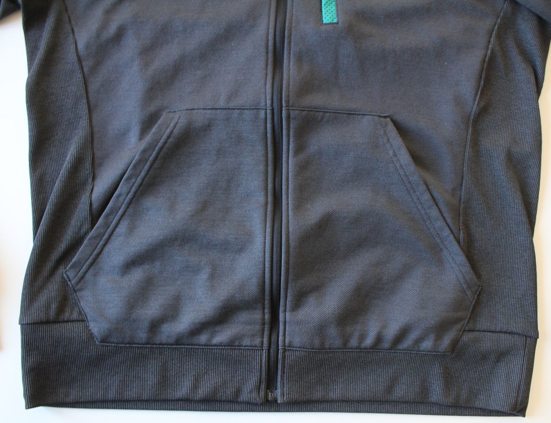 Adidas Giacche: Adidas Veste à capuche climalite  t. L – Usato da Peseux venduto da Gilloss 3