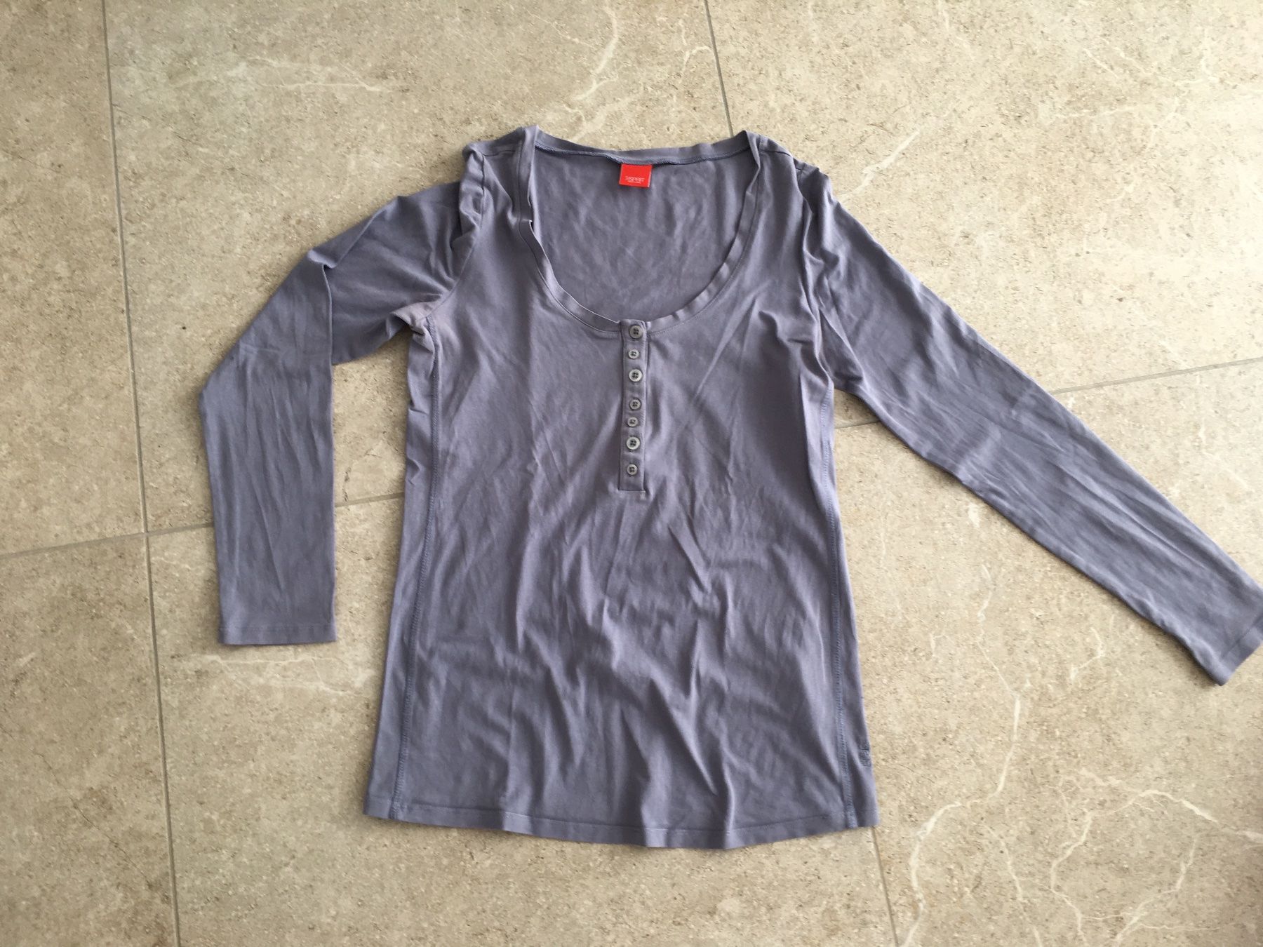 Esprit Camicette: ESPRIT Umstandsshirt Gr. XL, Langarm, Grau, Knöpfe – Usato da Gächlingen venduto da Tara_devi