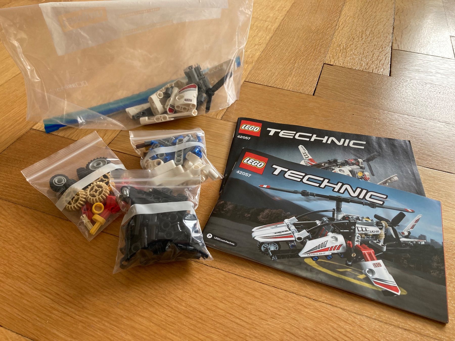 Lego Kit di costruzioni: Lego Technic Helikopter 42057 – Usato da Zürich venduto da alva12 3