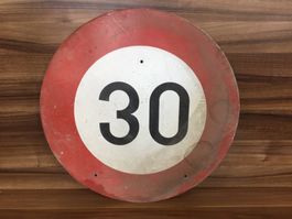Gebrauchtes Verkehrsschild 30 für Geburtstags Deko