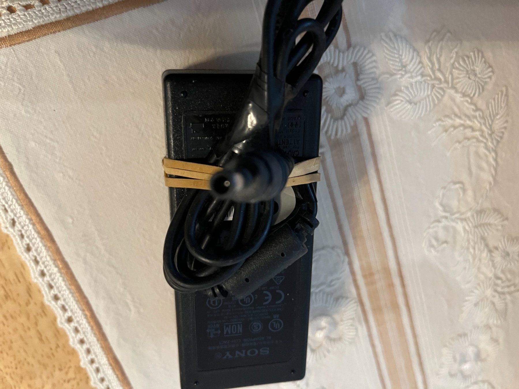 Sony Ladegerät: Sony Laptop AC Adapter – Gebraucht aus Winterthur von fla_hwg8 1