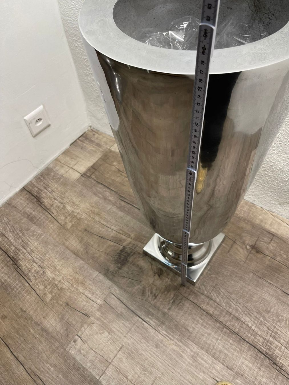 Vasi & Recipienti: Polieret Aluminium Vase – Usato da Flüelen venduto da pagode2 2