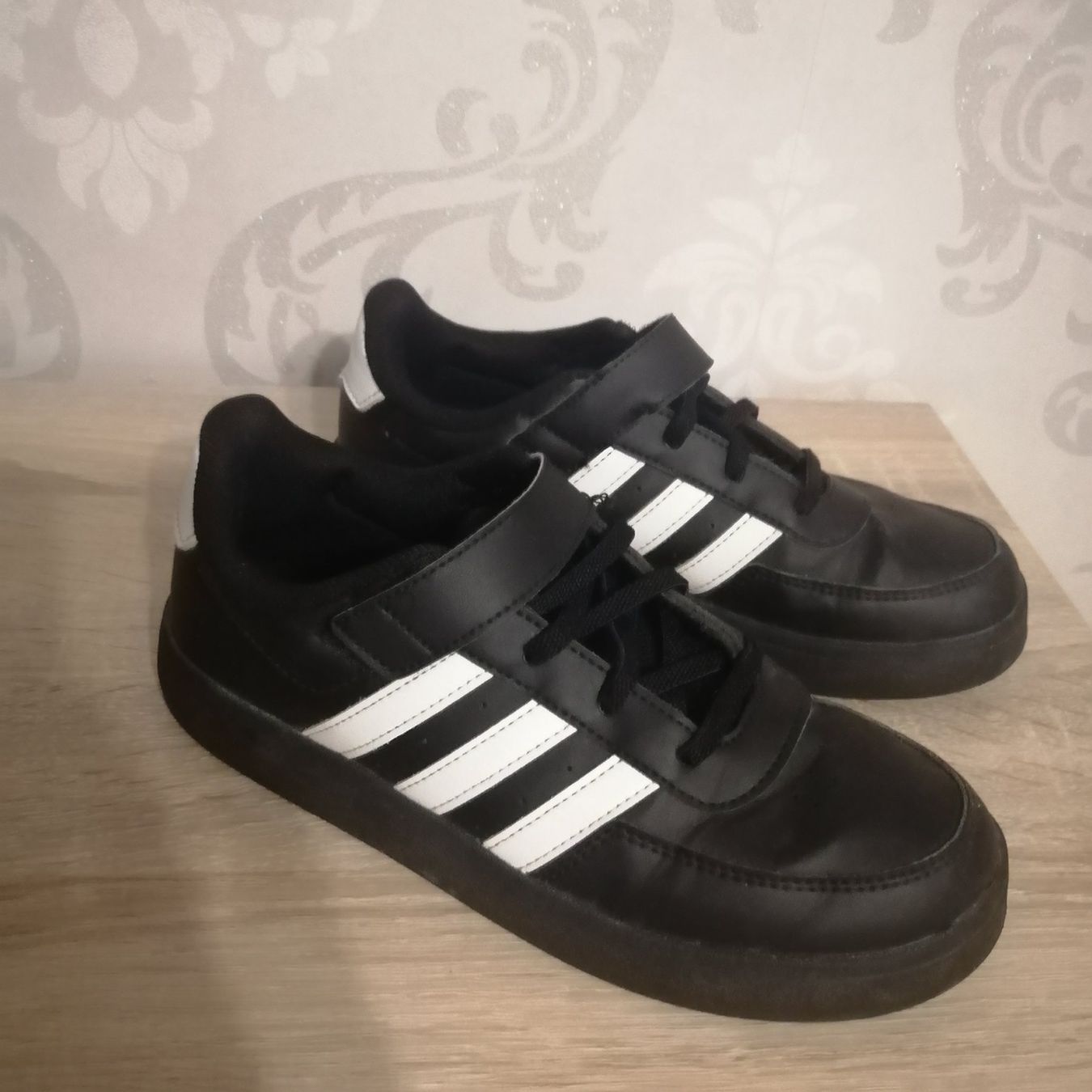 Adidas Scarpe per ragazzi: Sneaker Gr 33-34 – Usato da Henau venduto da AXAA 1