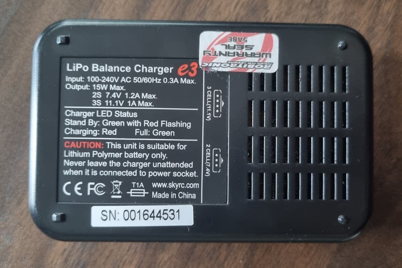 SkyRC Batterie, Caricabatterie & Alimentatori: SkyRC Ladegerät e3 Lipo 2-3s 1,2a – Usato da Reinach AG venduto da Ric_404 1