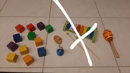 K..5 R) Holzspielwaren Rassel Musikholzwürfel