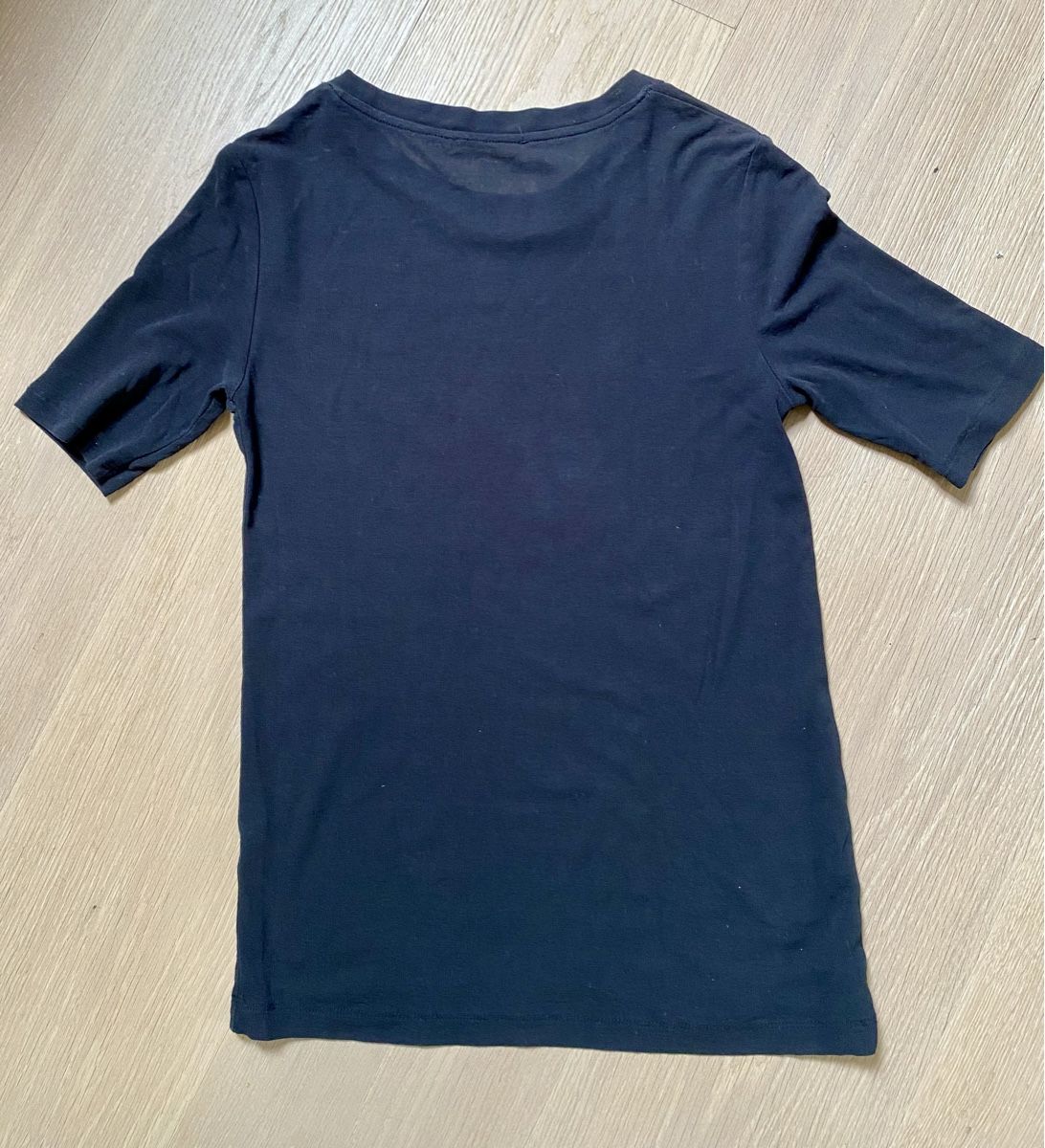 Massimo Dutti T-shirt: Schwarzes Massimo Dutti T-Shirt Grösse S – Usato da Winkel venduto da Flyhy2020 2