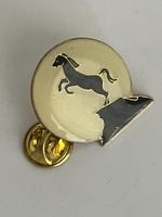 Pin Pferd mit Berg Motiv