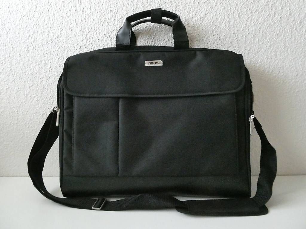 Asus Borse: Grosse Asus Notebook Tasche wie neu – Usato da Dietlikon venduto da Woodgate