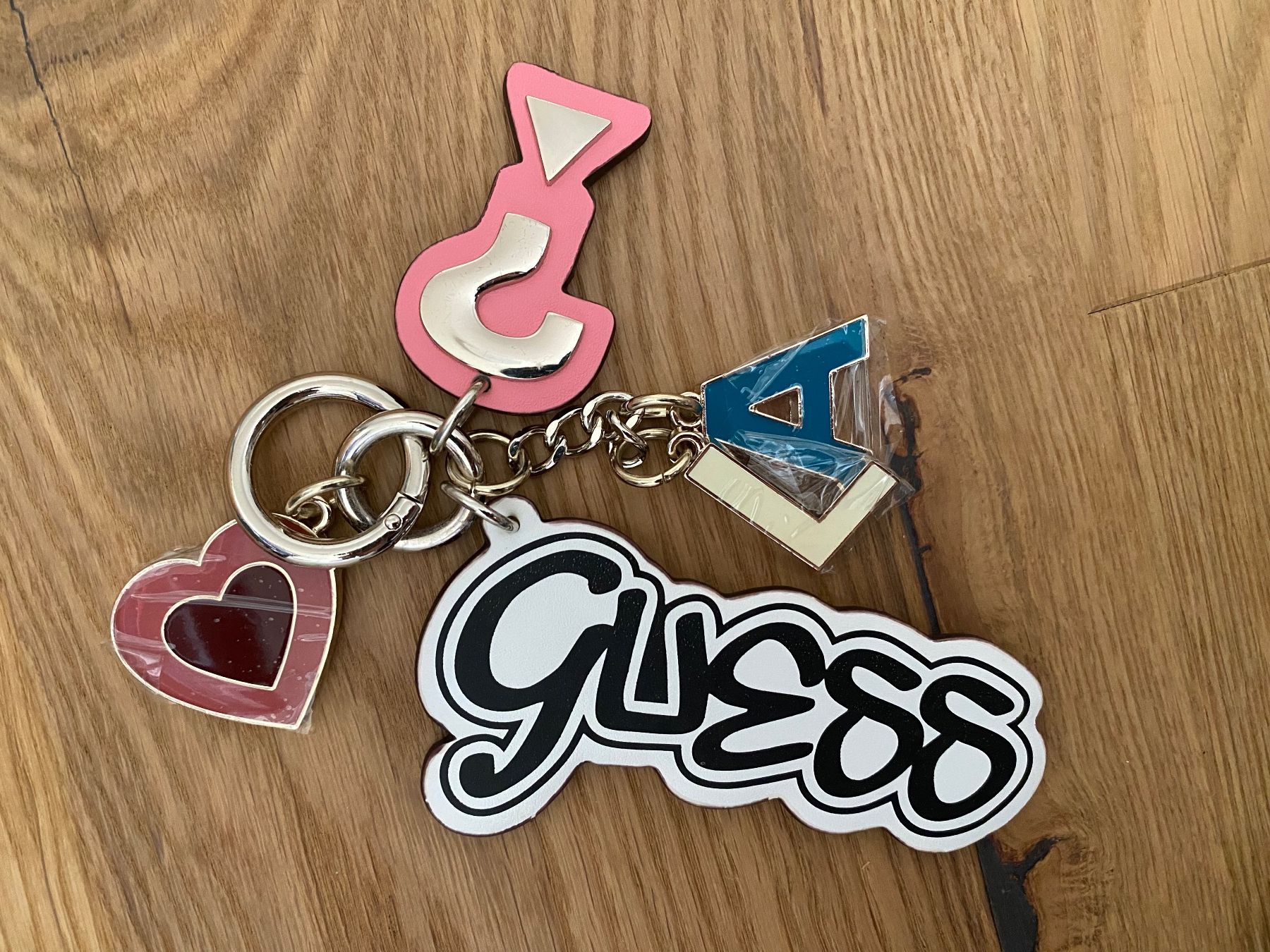 Guess Portachiavi: Guess Schlüsselanhänger – Nuovo e nell'imballaggio originale da Einsiedeln venduto da PaedeK84