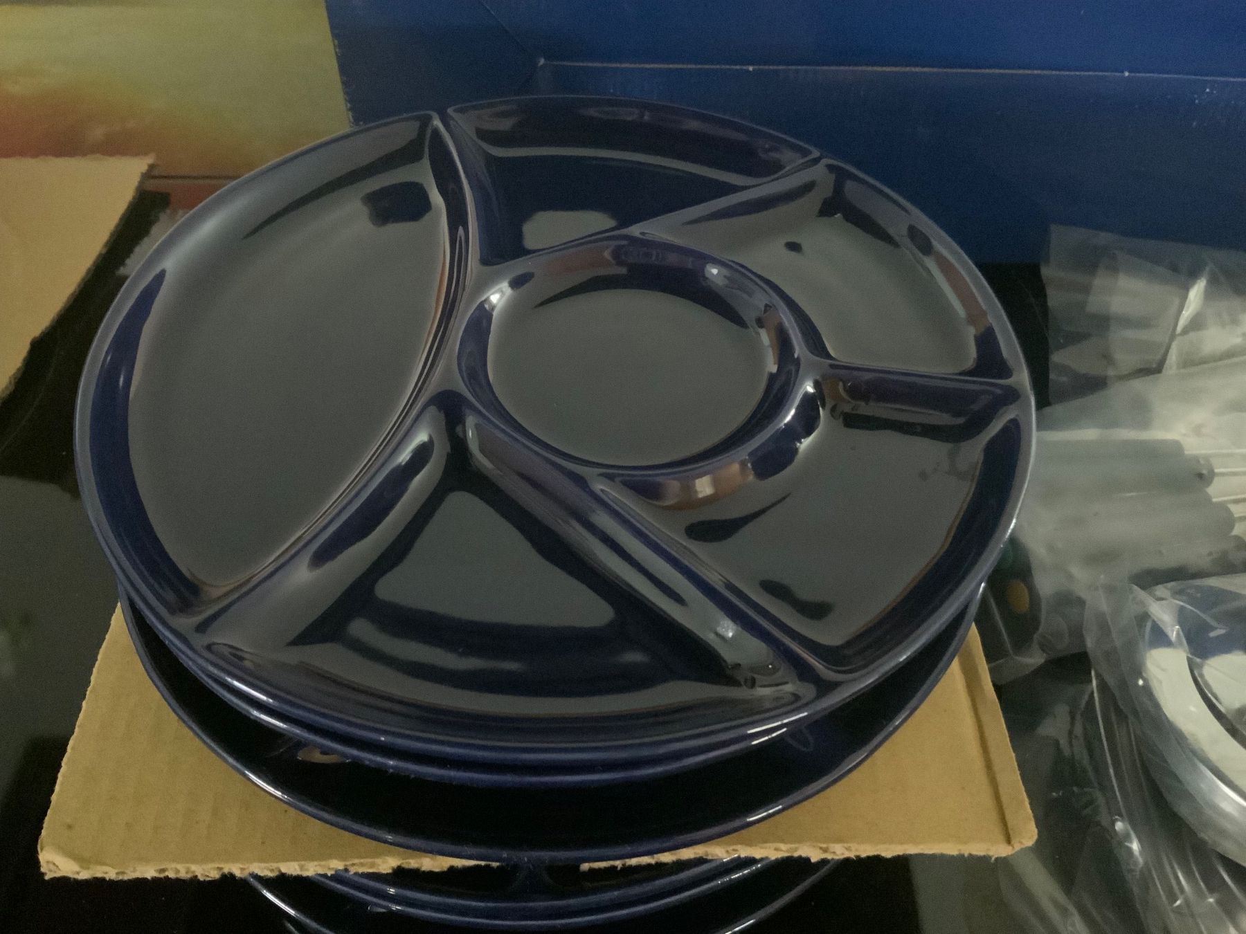Services de table: Fondueset  mit Platten und Schälchen Neu – Neuf avec emballage d'origine à Schübelbach par Hecht11. 2
