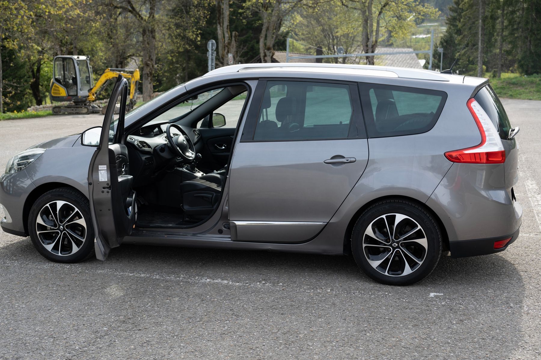 Renault Autos: Renault Scénic 3 – D'occasion à La Chaux-de-Fonds par ser_xr8w 1