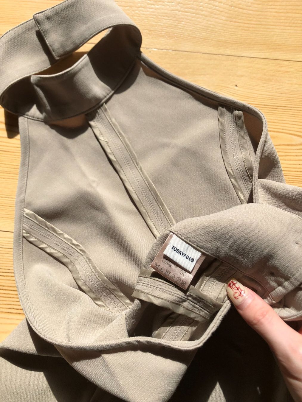 Top: Haut beige dos nu – Usato da Bulle venduto da sop_ct6x 4