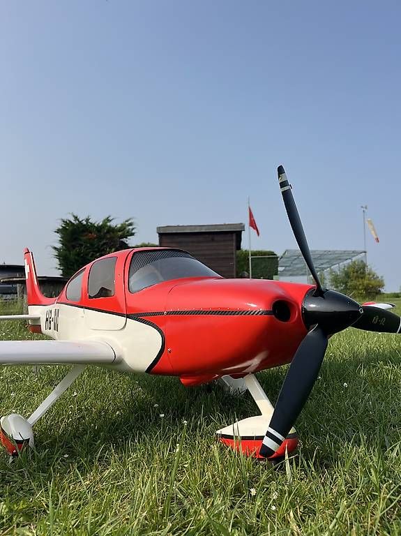 Modellismo RC: Cirrus SR20 hangar 9 246cm 12S – Usato da Veyrier venduto da F000r