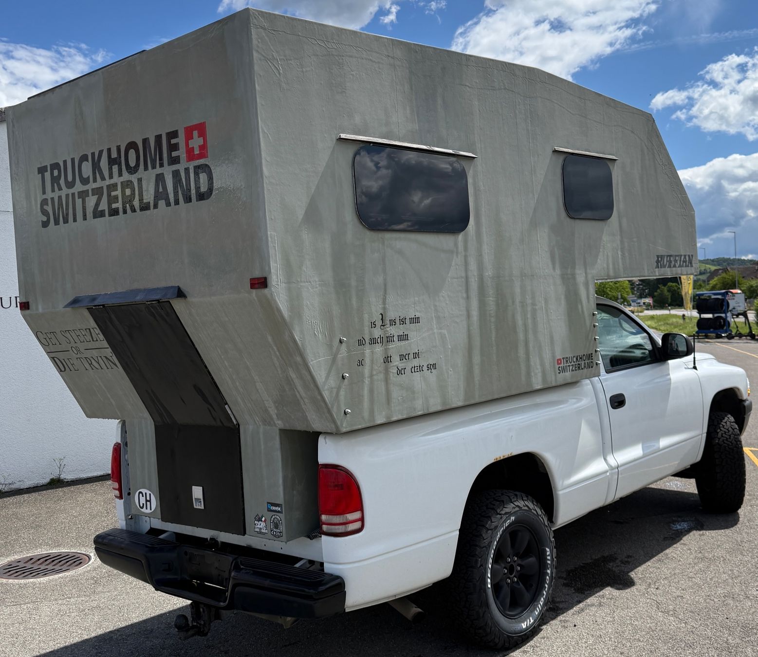 Dodge Veicoli da campeggio: Dodge Dakota mit Wohnkabine ab 1.- – Usato da Kleindöttingen venduto da ABC_Pneu 3