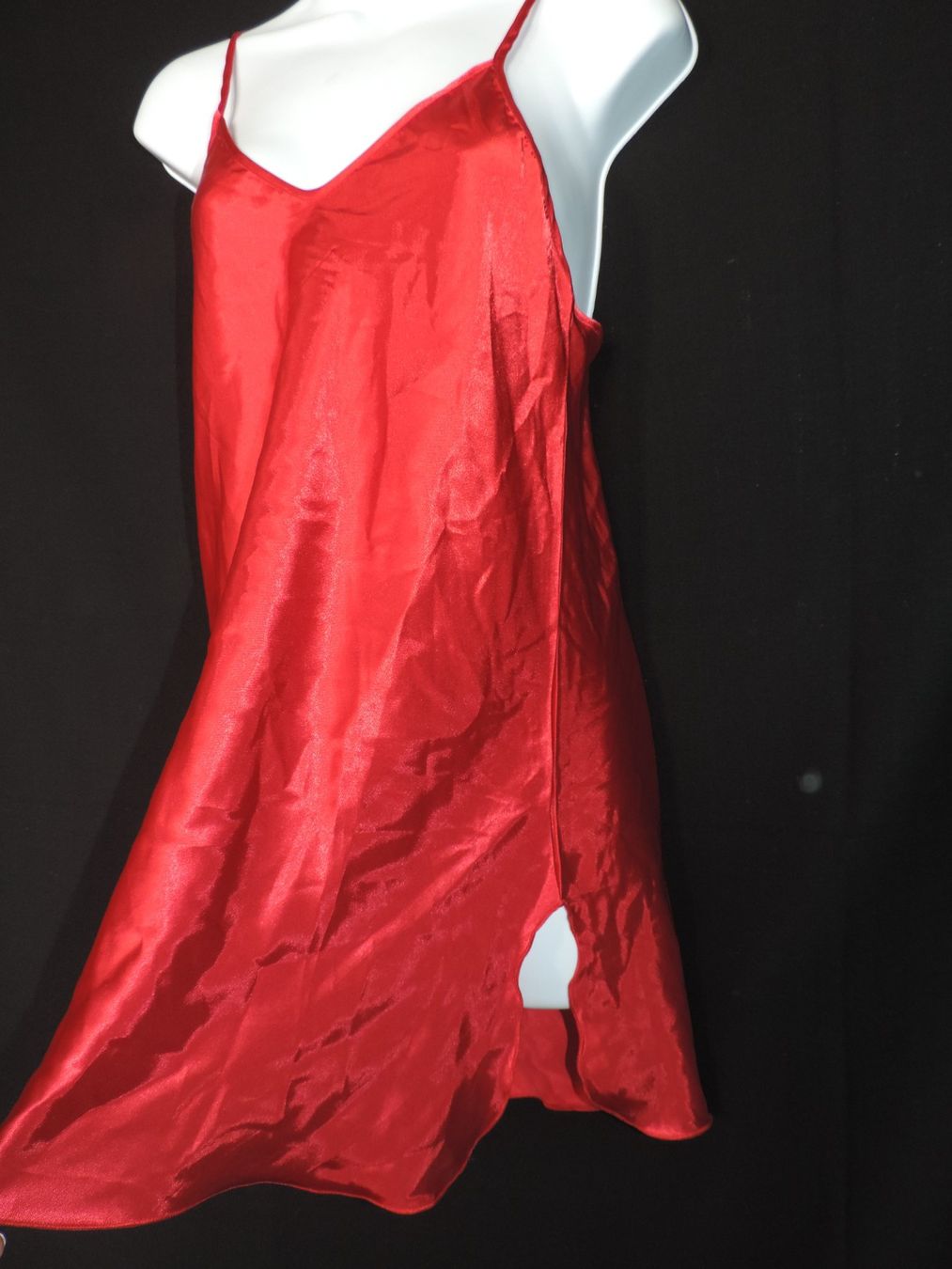 Altra biancheria intima: chemise de nuit satinée rouge – Usato da Genève venduto da Axelle333 2