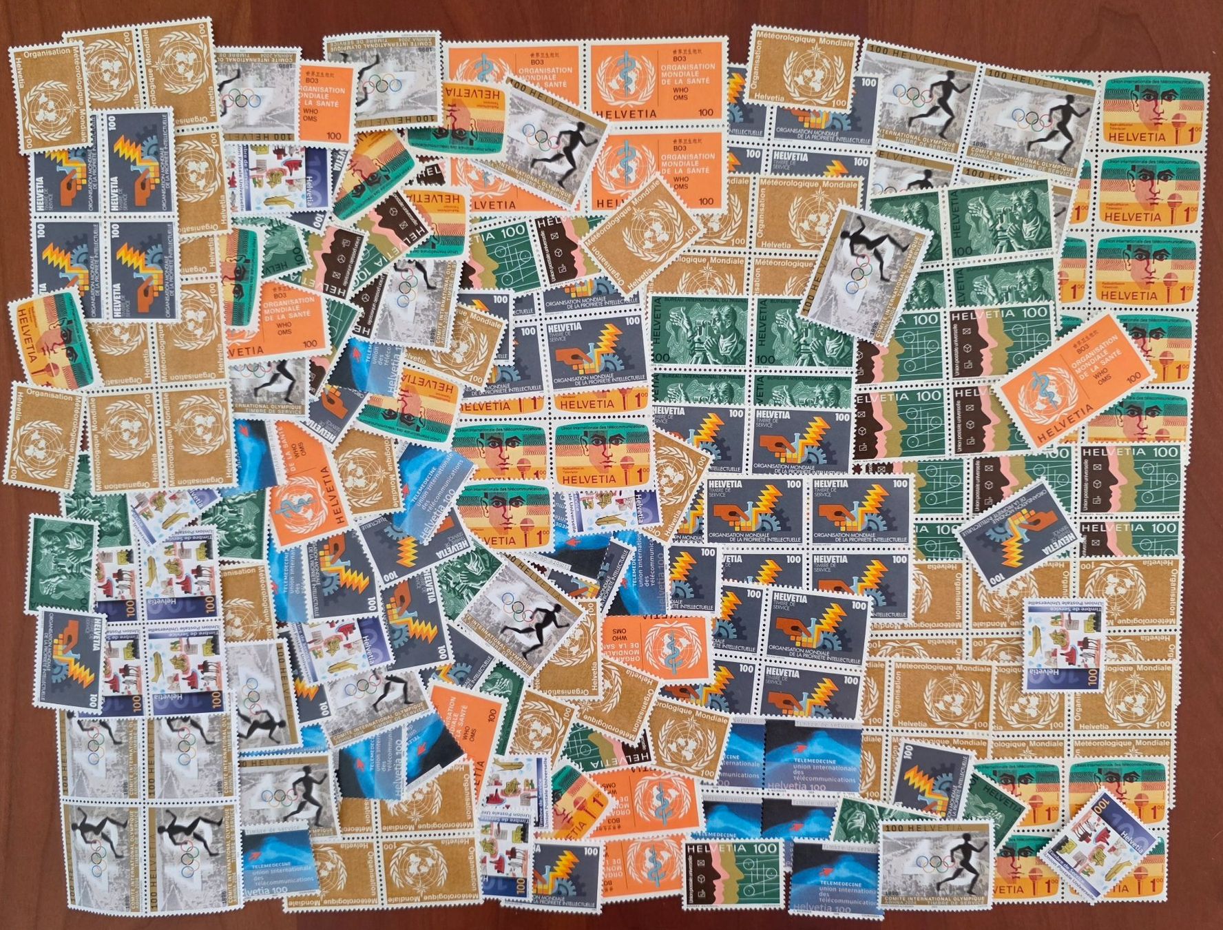 Tutti i francobolli: Genfer Ämter postfrisch, 200x 1.00 zu 35% – Nuovo (secondo la descrizione) da Koppigen venduto da malibu1000