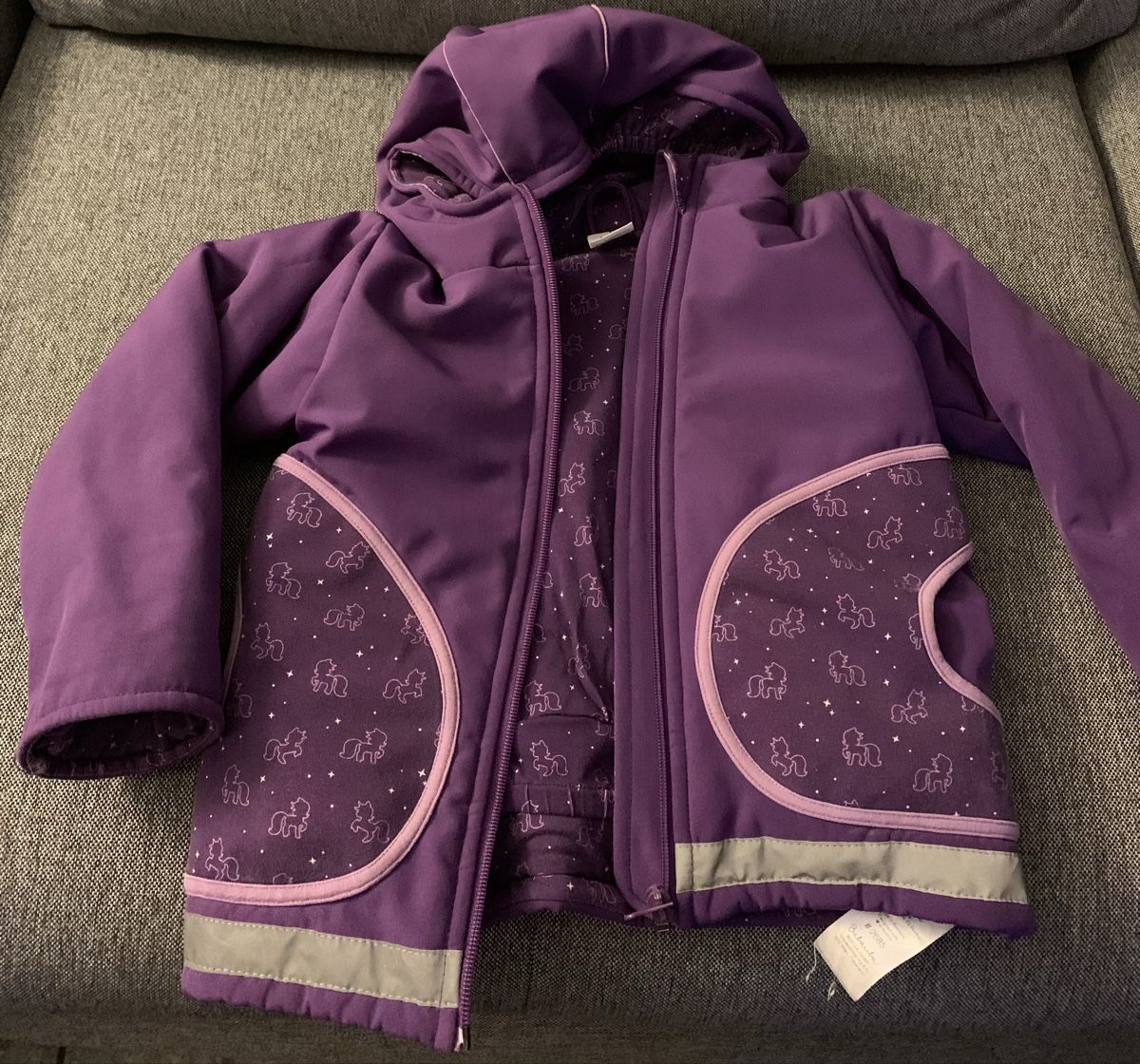 Giacche & Cappotti: Babauba Winter-Softshelljacke Gr. 98, violett, Einhörner – Usato da Jegenstorf venduto da Annina0506