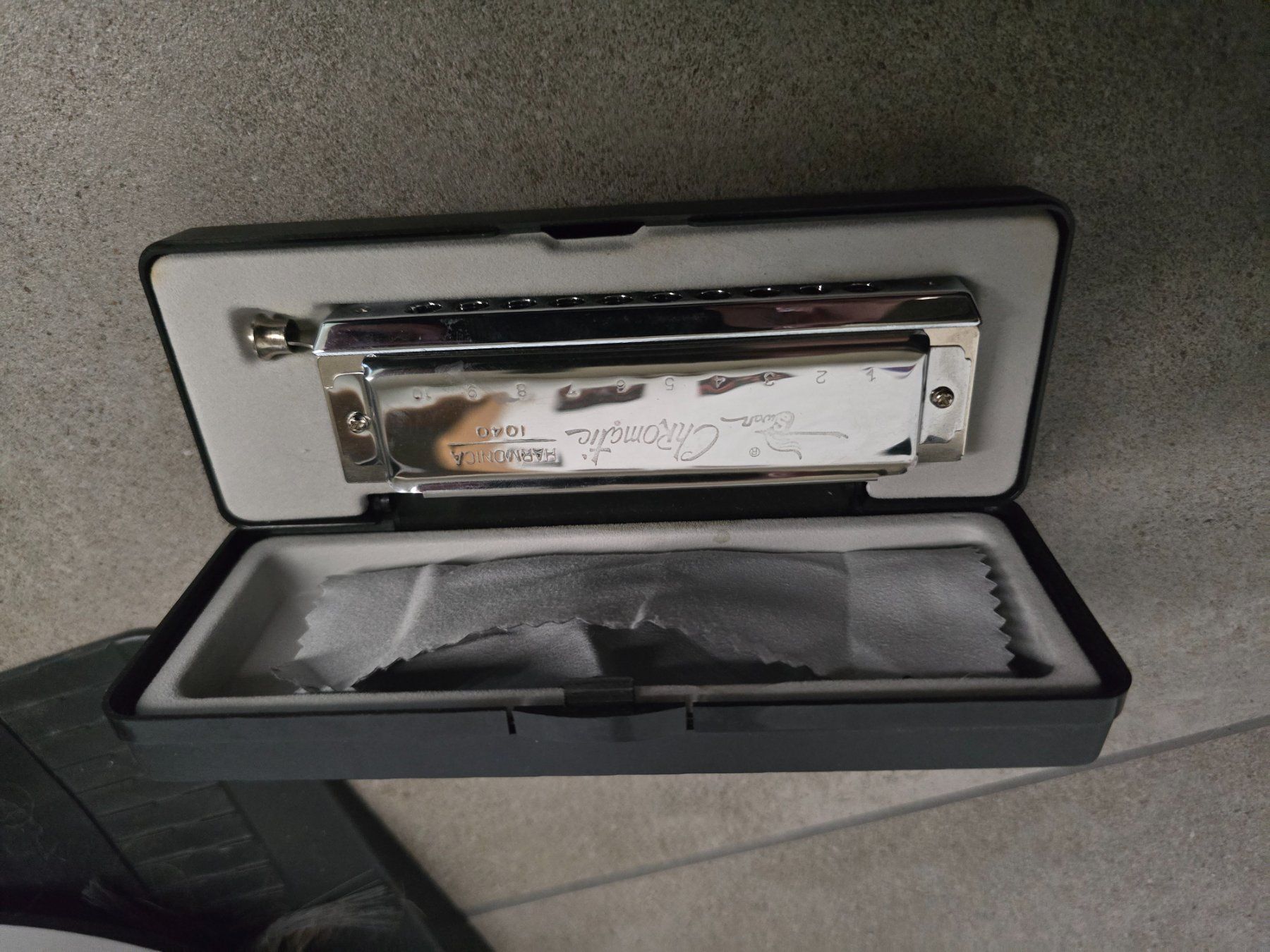 Strumenti musicali: Harmonica Chromatique, comme neuf, avec étui! – Usato da Saillon venduto da MimiBov