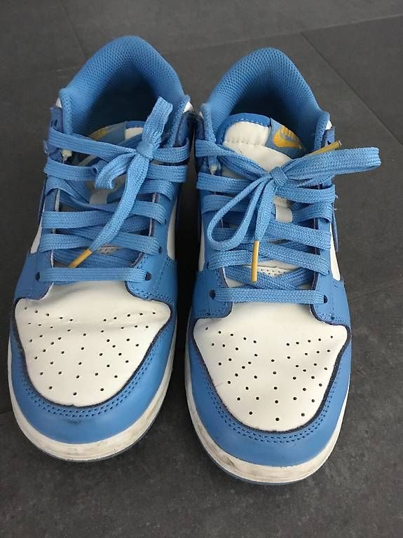 Nike Scarpe da donna: Nike Schuhe Grösse 36,5 – Usato da Niederlenz venduto da Naluchi 3