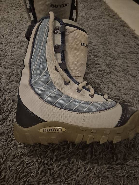 Scarpe da donna: Burton Damen Snowboard Schuhe  – Usato da Adliswil venduto da MannickZh 2