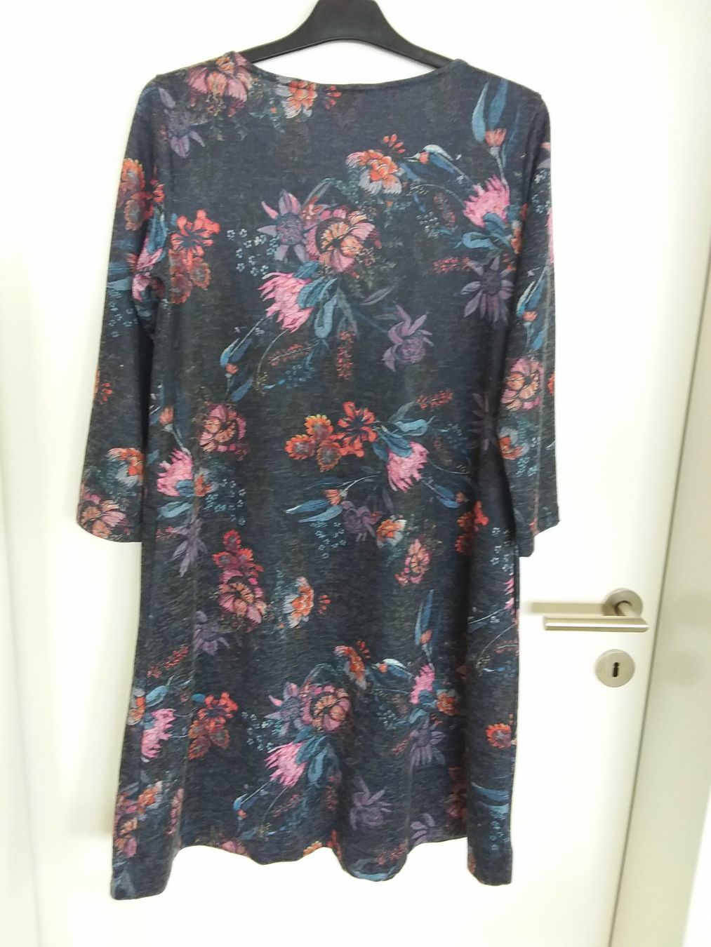 Vestiti: BIBA blumiges Strickkleid, Gr 38 – Usato da Uitikon Waldegg venduto da Risibisi7 1