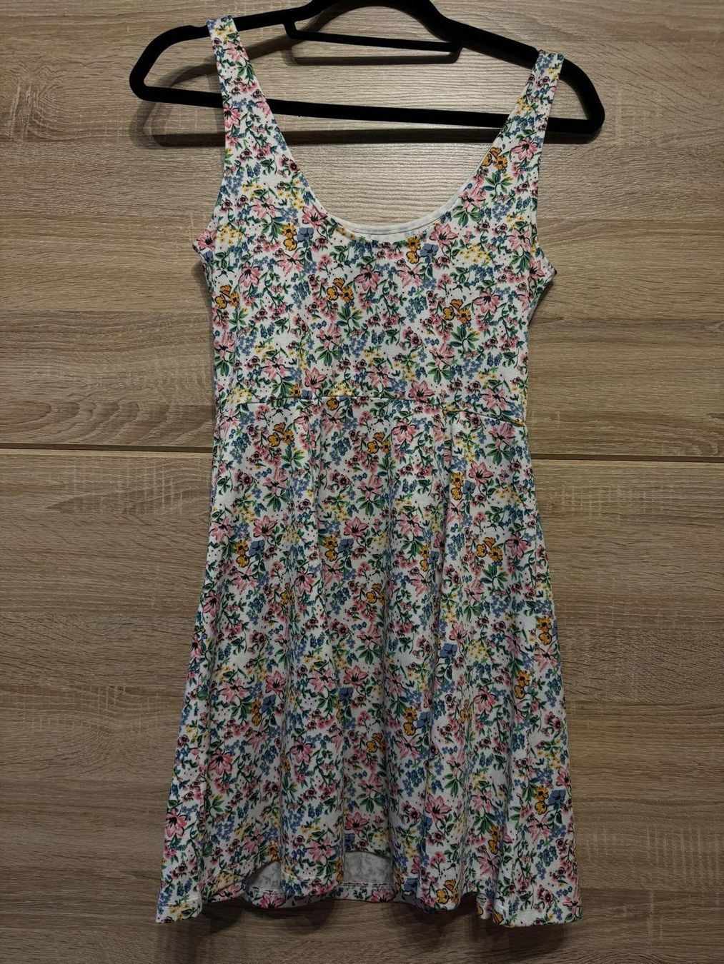 H&M Kleider: Robe fleurie à bretelle – Neu (gemäss Beschreibung) aus Montreux von iza_peche8 2