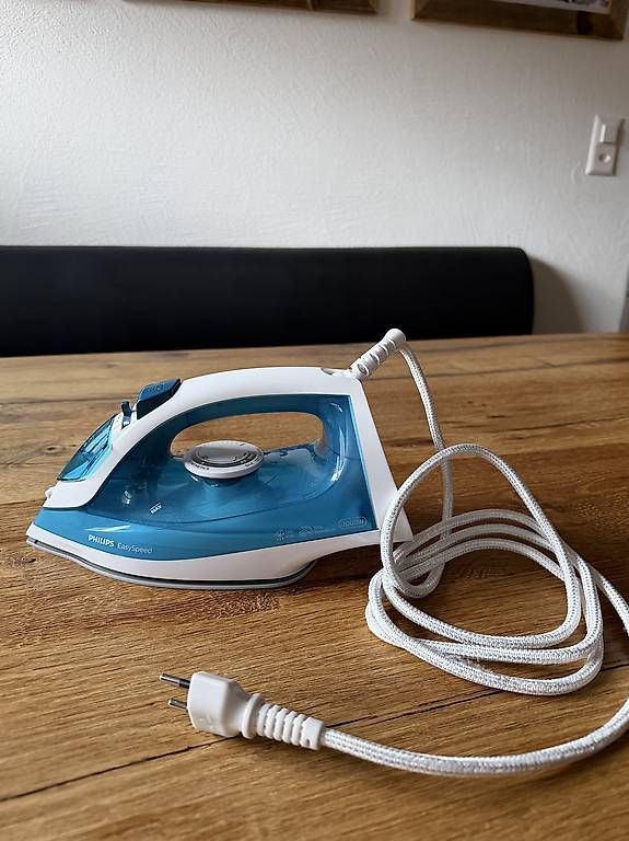Bügeleisen: Philips easy speed Bügeleisen – Gebraucht aus Saas im Prättigau von cla_289l