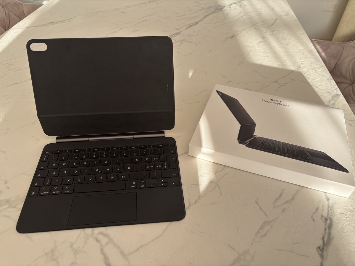 Apple Tastaturen: iPad Air „11“ Magic Keyboard schwarz  – Gebraucht aus Lömmenschwil von pv_cr