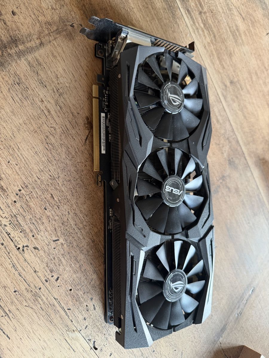 Nvidia Cartes graphiques: ROG Strix GTX 1080 – D'occasion à Auenstein par emi_9msx