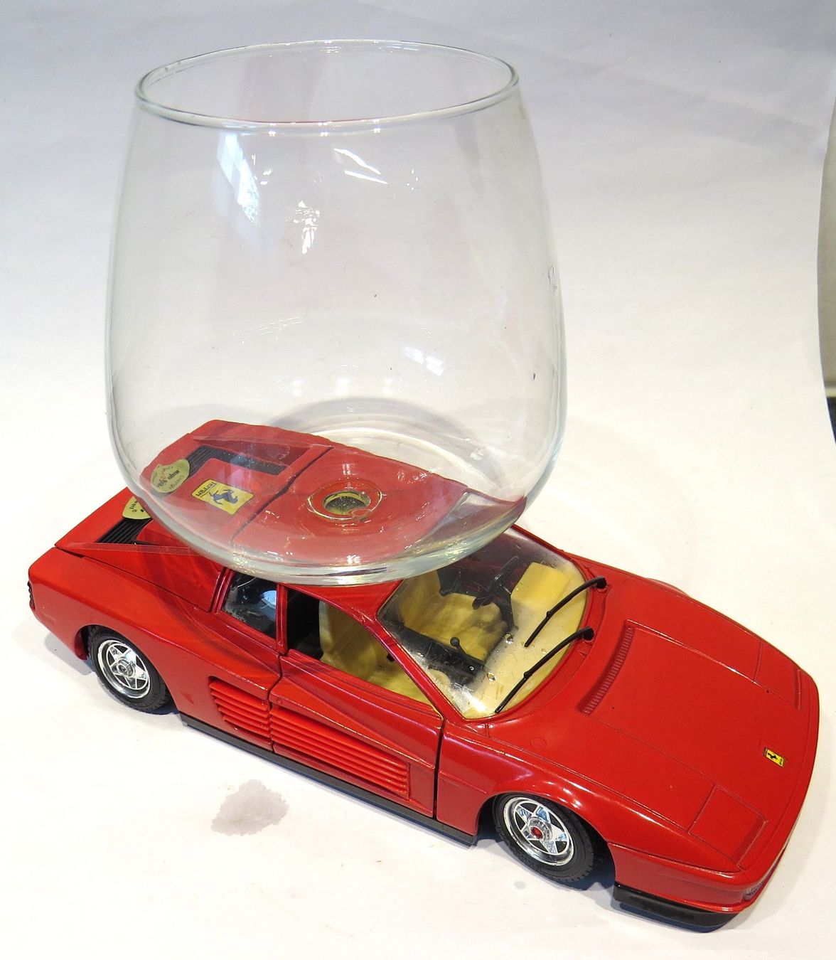Bburago Modellautos: 1:24 Ferrari Testarossa mit Weinglas im Dach – Gebraucht aus Ettingen von campione_1 2
