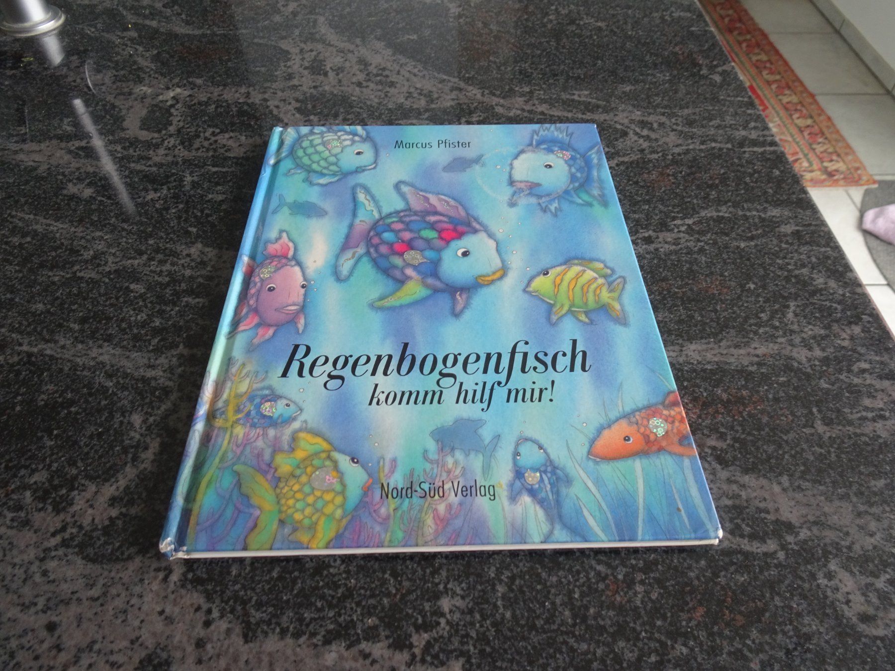 Bücher: Marcus Pfister: Der Regenbogenfisch - Hilf mir mit Glitzer e – Gebraucht aus Zürich von Roulet