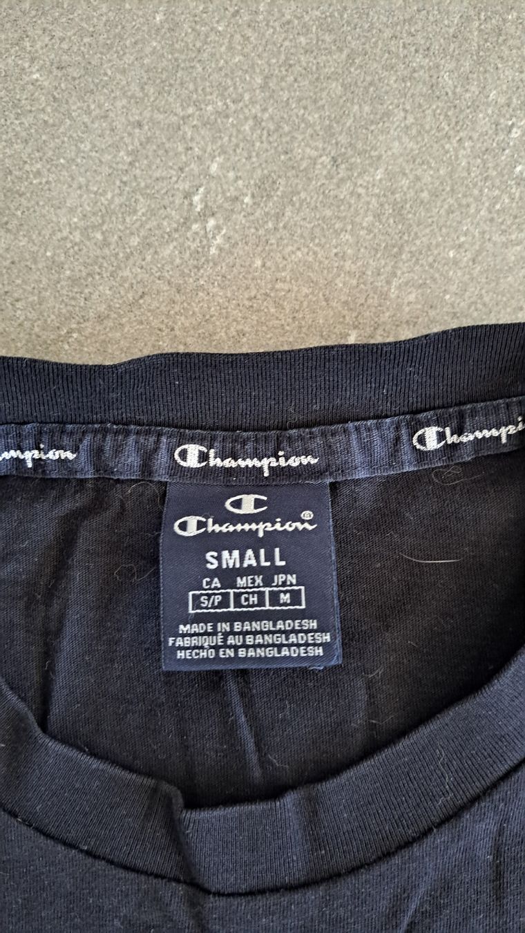 Champion T-Shirts: Champion T-Shirt schwarz Gr. S – Gebraucht aus Winterthur von Dream_of 1