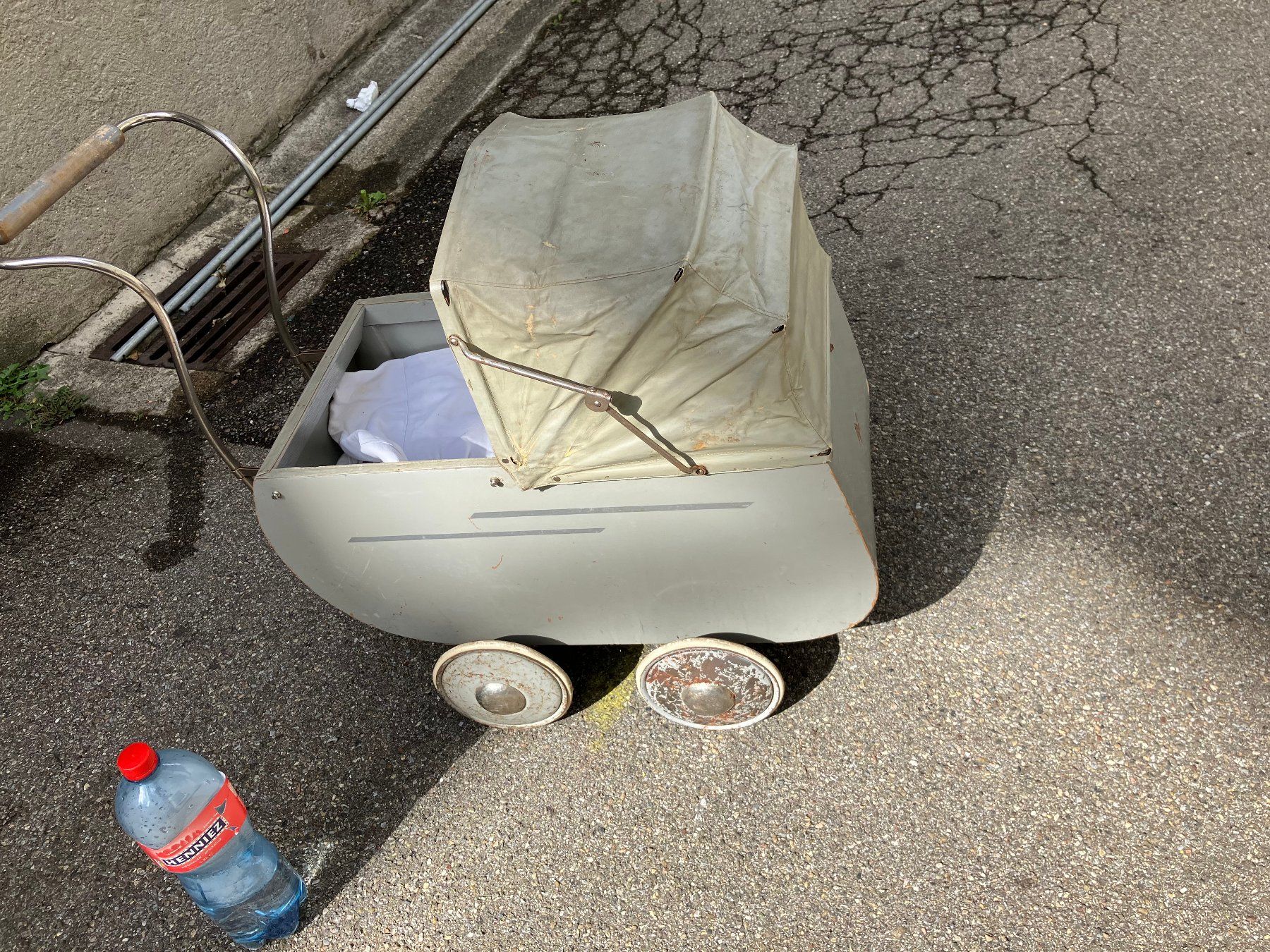 Carrozzine per bambole: Kinder - Puppenwagen ca 1947 – Usato da Pfäffikon ZH venduto da Einarrolf 3