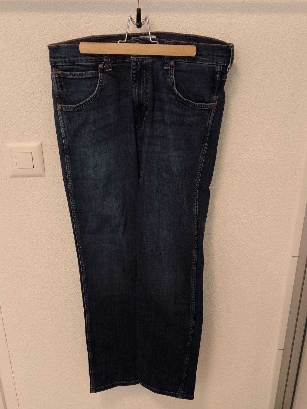 Wrangler Jeans: Wrangler Jeans – Usato da Müntschemier venduto da Bluebonnet