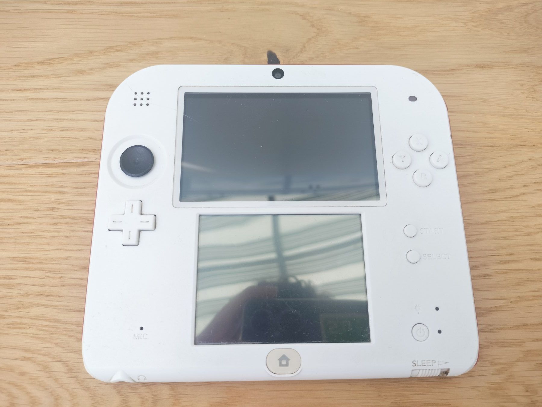 Nintendo Konsolen: Nintendo 2DS weiss/rot mit Ladekabel – Gebraucht aus Wil SG von kaizzen 2